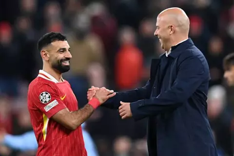 كبرياء محمد صلاح أمام عند سلوت.. هل يضع حدًا لمسيرته في ليفربول؟